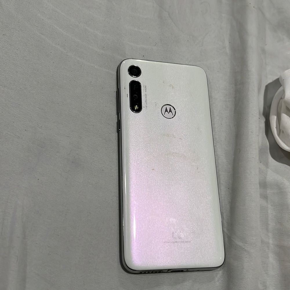 I’m selling this phone because I got me a new phone I upgraded to iPhone 13